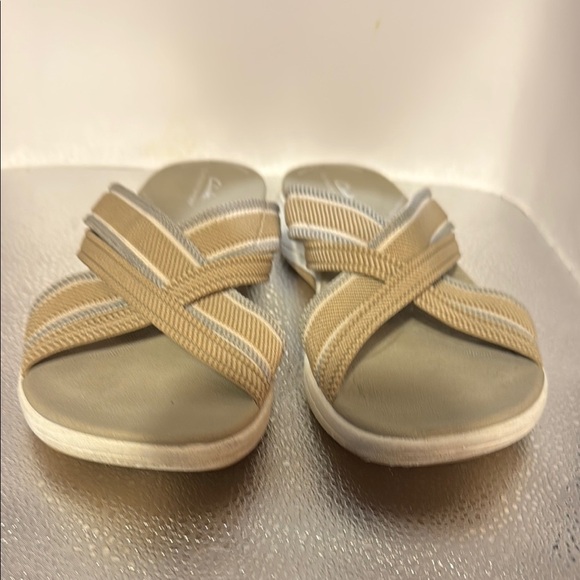 Clarks Tan Sandals Sporty Comfort Design - Picture 1 of 6